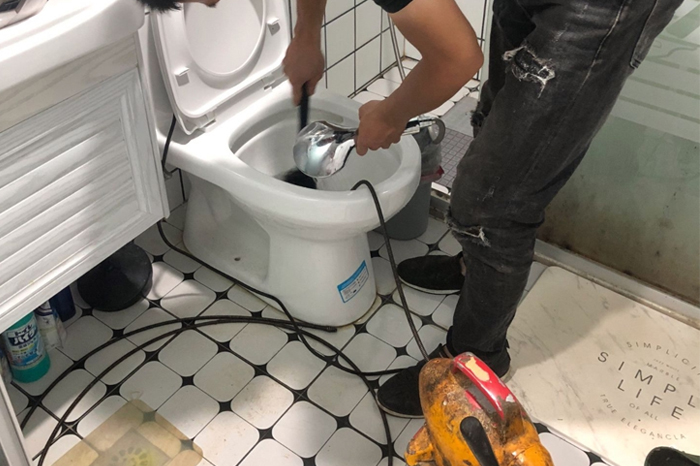 青川马桶堵塞自己疏通还是找师傅？专业上门服务让你省时更省心