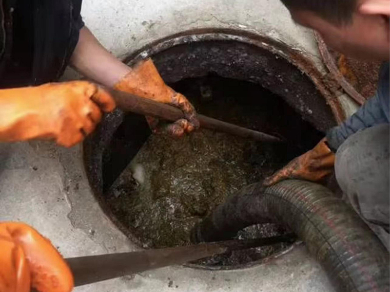 青川清理化粪池时如何避免沼气的危害？